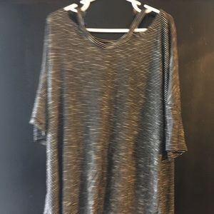 Black and white t-shirt